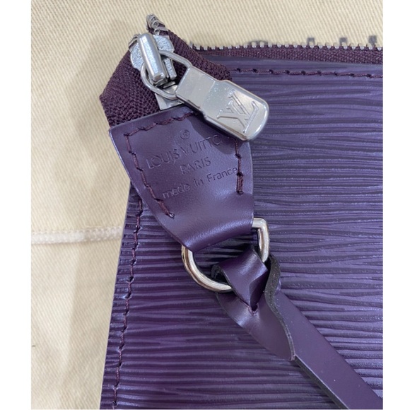 LOUIS VUITTON handbag
Color: Purple/Plum
Excellent Condition - Picture 6 of 7